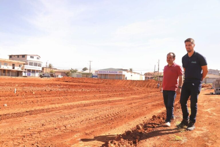 Leia mais sobre o artigo “Em Valparaíso, Pábio Mossoró assina ordem de serviço para construção de campo de futebol com gramado sintético”