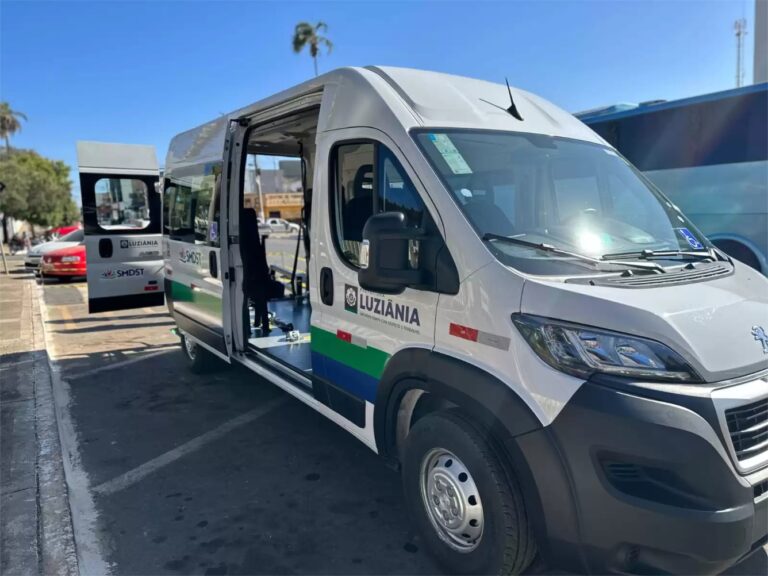 “Luziânia recebe veículo adaptado para transporte de cadeirantes”