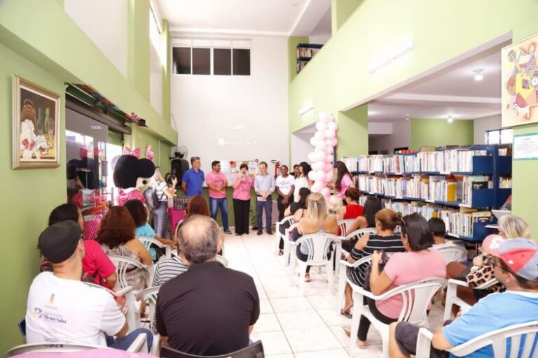 Biblioteca Cora Coralina realiza com sucesso o “Feirão de Livros Outubro Rosa” em Valparaíso