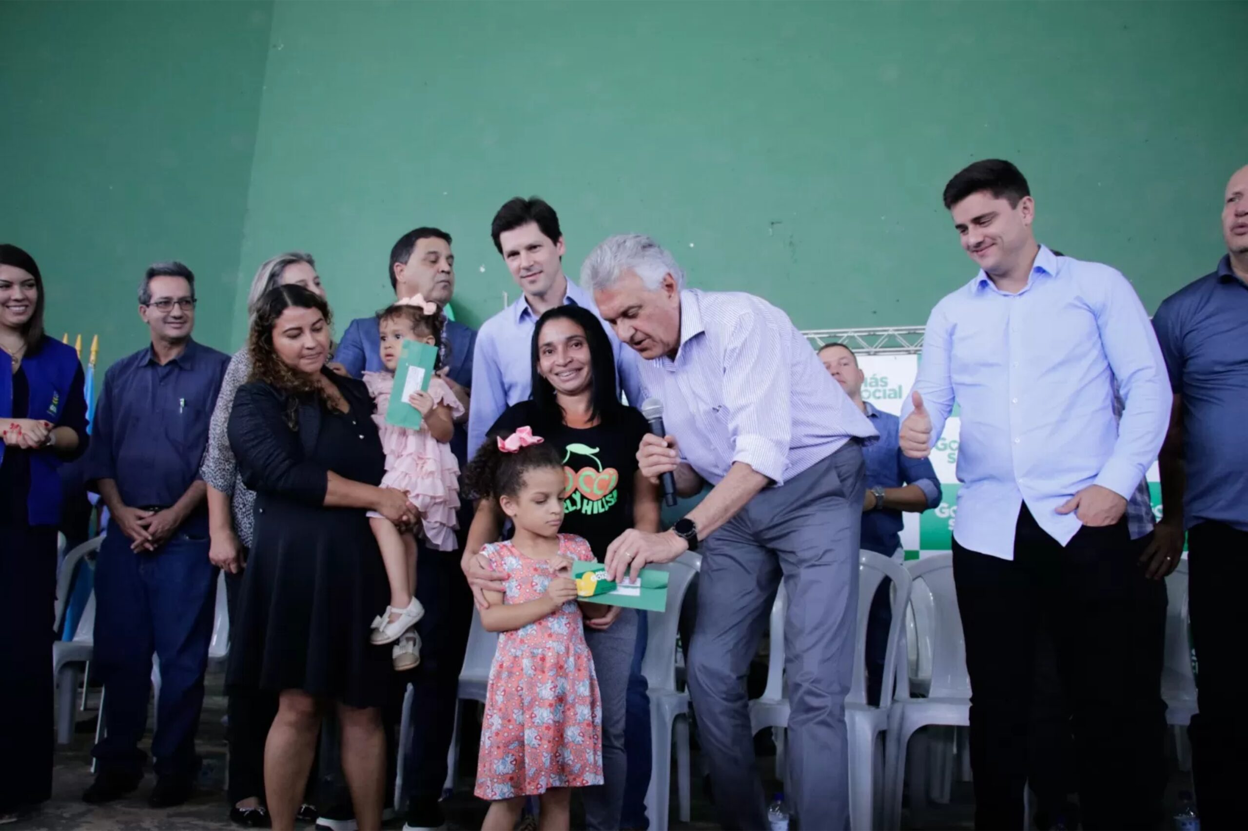 Prefeito Sorgatto e Governador Caiado Distribuem Cartões ‘Mães de Goiás’ e ‘Dignidade’ em Ato Significativo
