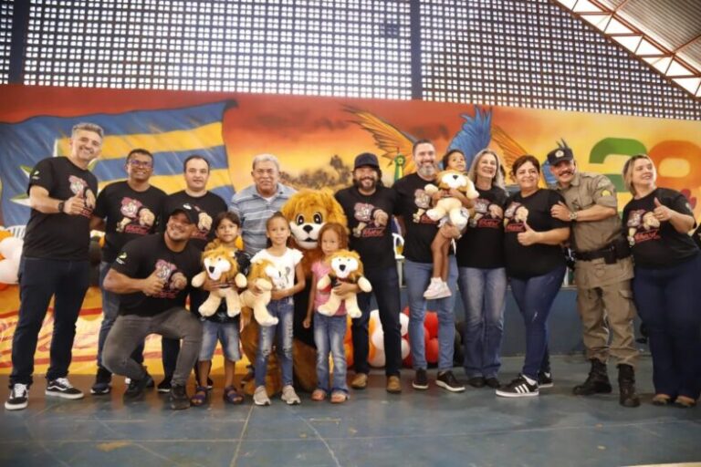 Leia mais sobre o artigo Estudantes Celebram Conclusão do PROERD em Evento Lotado no Ginásio da Escola Municipal Céu Azul