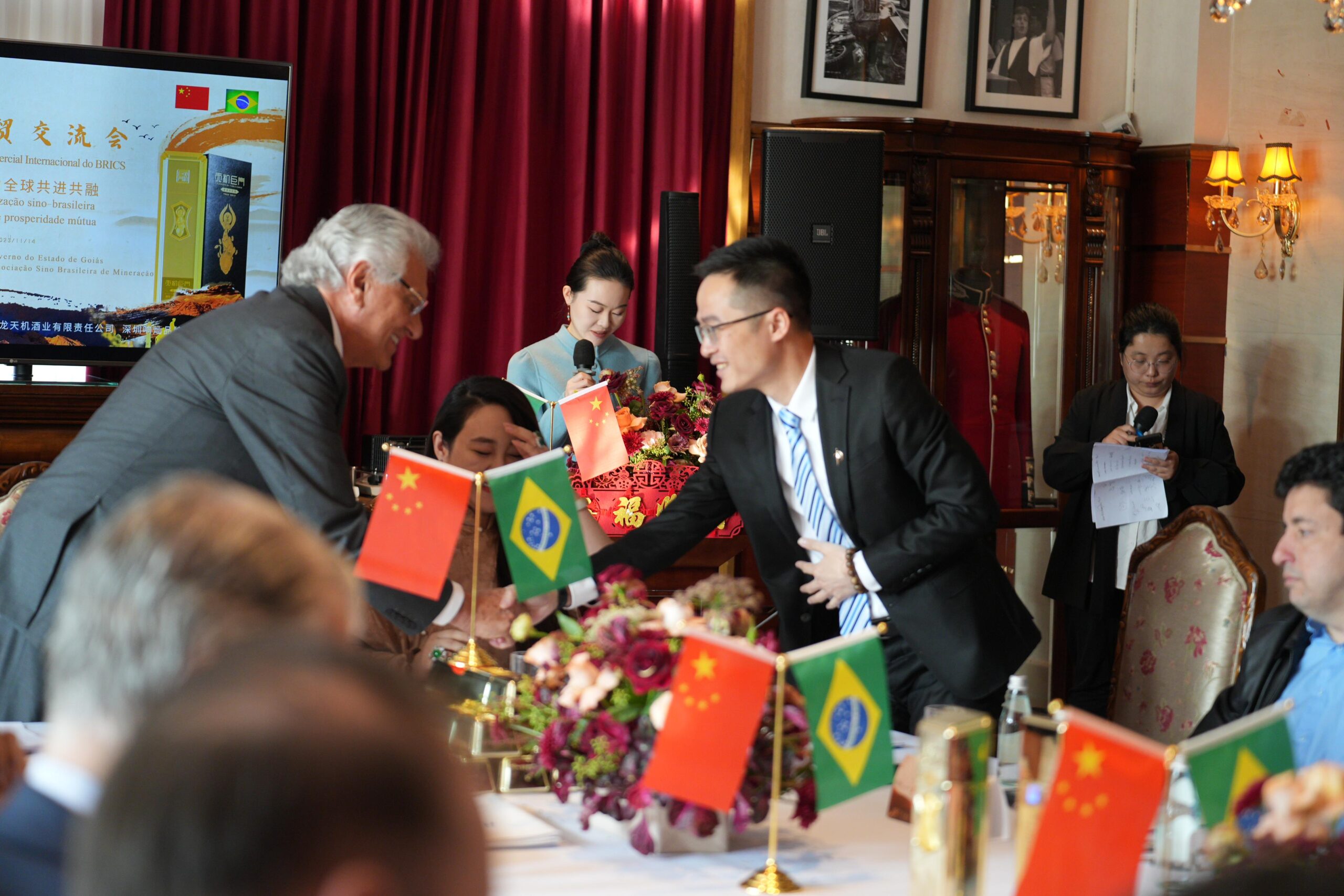 Goiás Recebe Investimentos Estratégicos da China Railway Após Missão Oficial de Ronaldo Caiado em Pequim