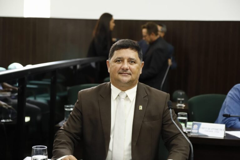 Leia mais sobre o artigo Vereador Marcelo Meireles Propõe a Instalação de Ambulatório Multidisciplinar na UBSF Materno Infantil para Atendimento Especializado a Crianças