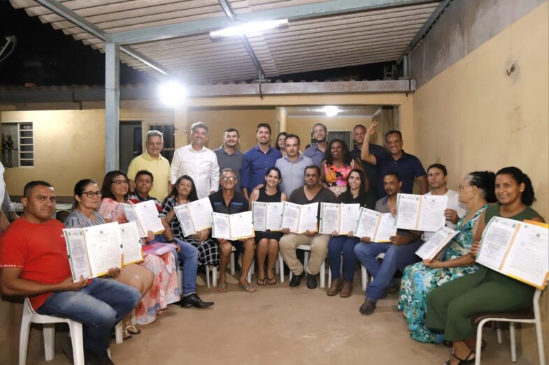 No momento, você está visualizando Direção de Regularização Fundiária Entrega 20 Novas Escrituras no Setor de Chácaras Anhanguera B em Valparaíso de Goiás