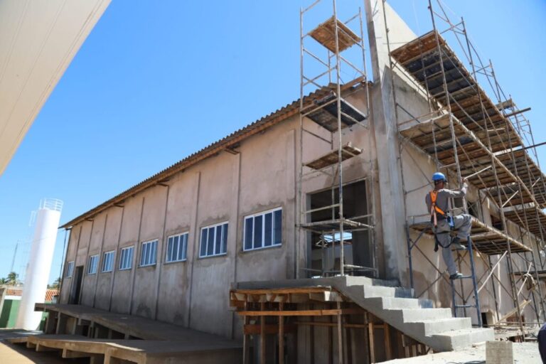 Leia mais sobre o artigo OBRAS EM FASE FINAL: PREFEITO DE VALPARAÍSO DE GOIÁS VISTORIA PROJETOS PRESTES A SEREM ENTREGUES À COMUNIDADE