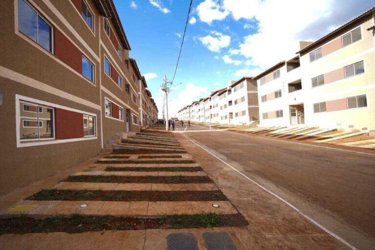 Famílias de Valparaíso de Goiás Recebem 228 Apartamentos por Meio do Programa Pra Ter Onde Morar – Crédito Parceria