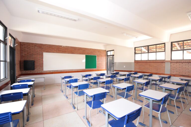 Governo Anuncia Inovações para o Ano Letivo de 2024: Ampliação de Escolas Militares e Educação Integral são Destaques