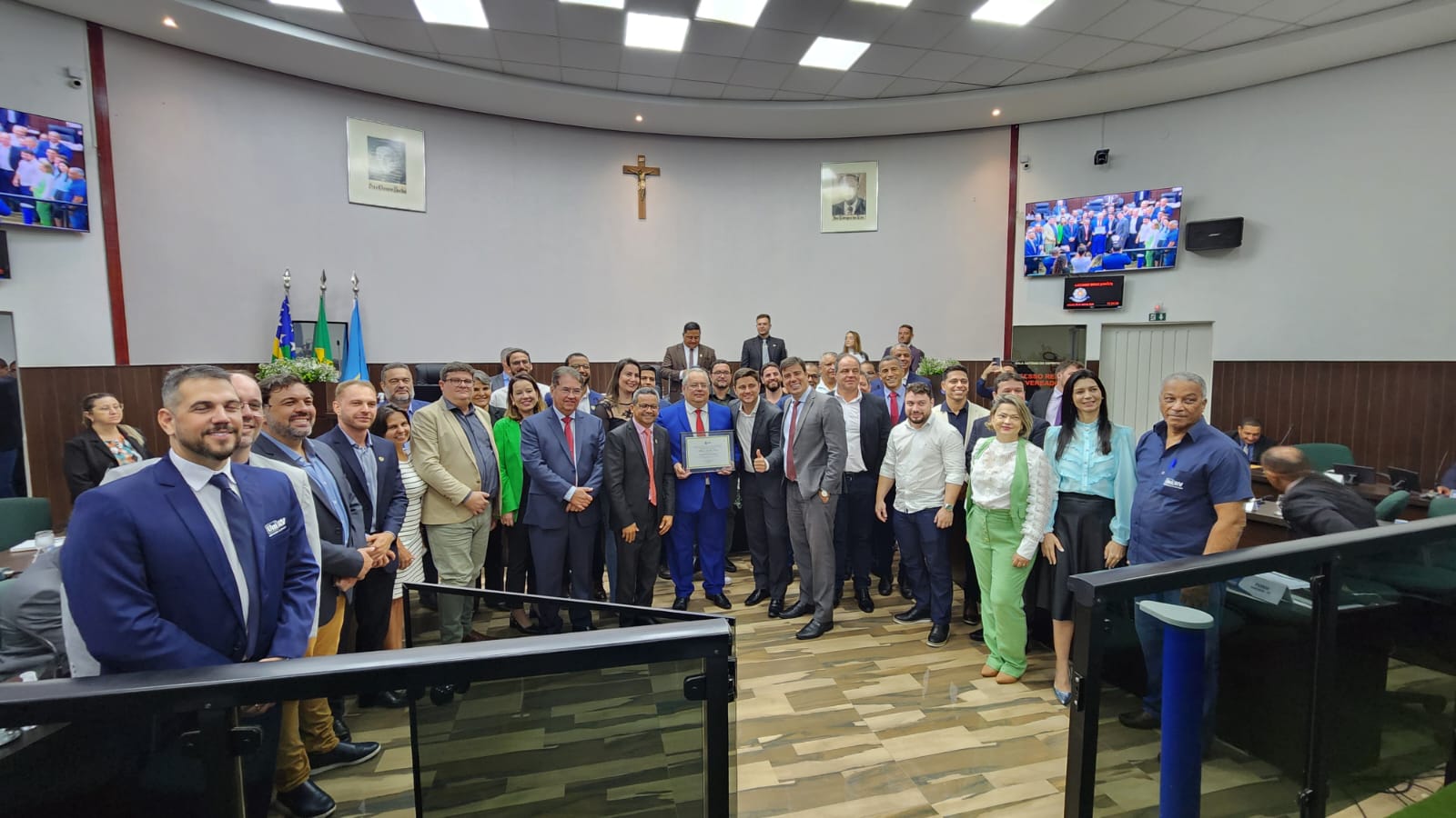 No momento, você está visualizando Câmara Municipal de Luziânia Presta Homenagem à UniRV com Moção de Aplauso