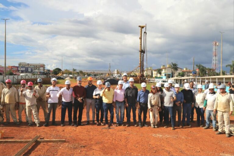 REPRESENTANTES DO GOVERNO MUNICIPAL VISTORIAM AS OBRAS DO VIADUTO DA BR-040