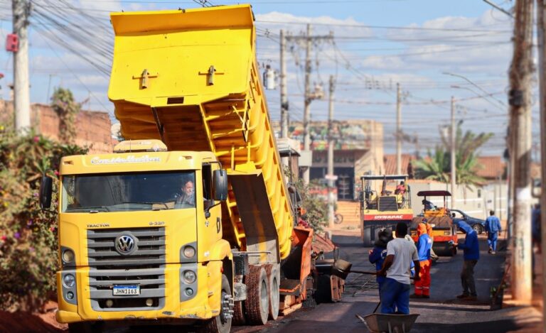 Rua Botocudos Recebe Pavimentação Asfáltica e Moradores Celebram Melhoria