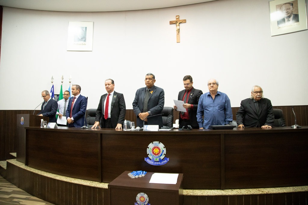 Câmara de Luziânia Homenageia Líderes Comunitários com Medalha de Honra ao Mérito