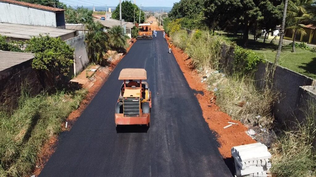 Administração Municipal Realiza Pavimentação Asfáltica no Trecho da Rua Guajajaras