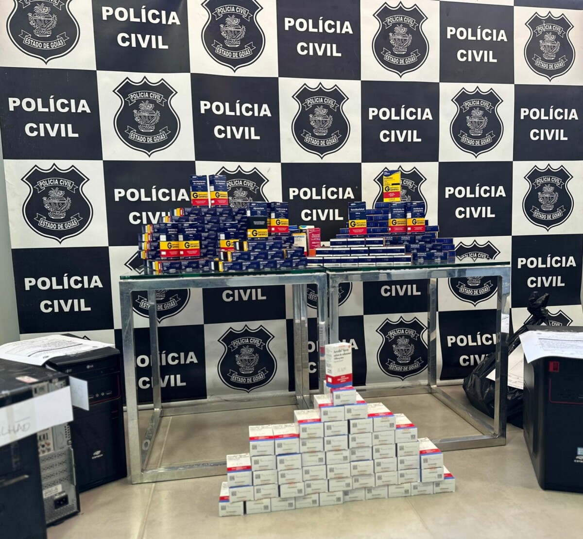 No momento, você está visualizando Três Farmacêuticos Presos por Venderem Medicamentos Irregulares em Valparaíso