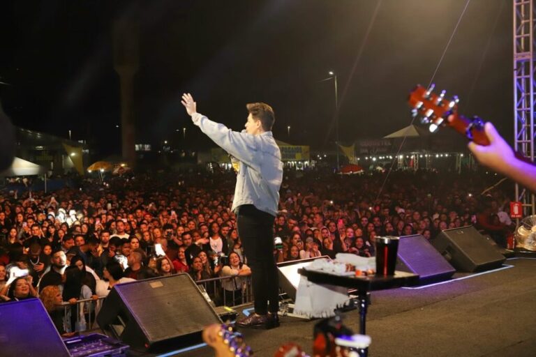 Abertura do Valparaíso Rodeio Show atrai multidão e celebra 29 anos da cidade