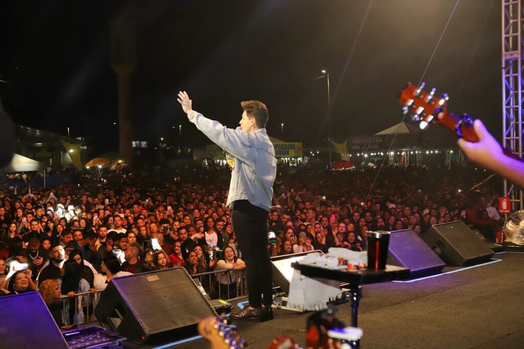 No momento, você está visualizando Abertura do Valparaíso Rodeio Show atrai multidão e celebra 29 anos da cidade