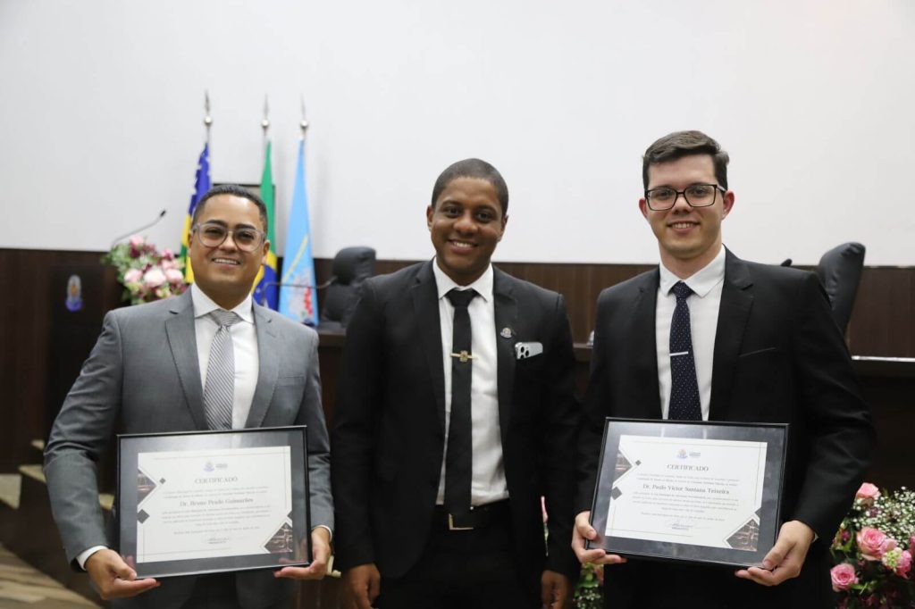 Câmara Municipal de Valparaíso de Goiás Homenageia Advogados Previdenciaristas em Sessão Solene