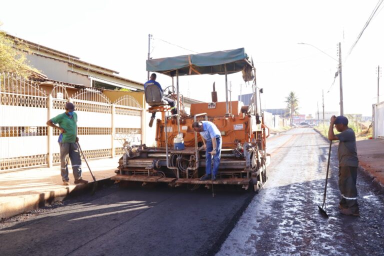 Governo Municipal Melhora Infraestrutura com Pavimentação de Qualidade no Esplanada II