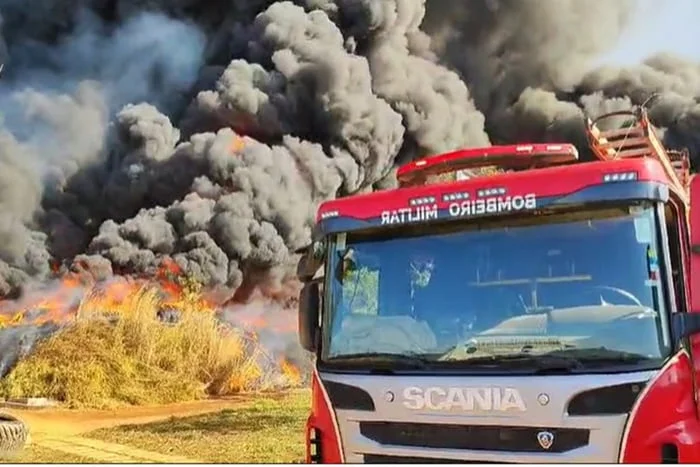 Incêndio de Grandes Proporções Destrói Depósito de Pneus no Distrito Industrial de Luziânia