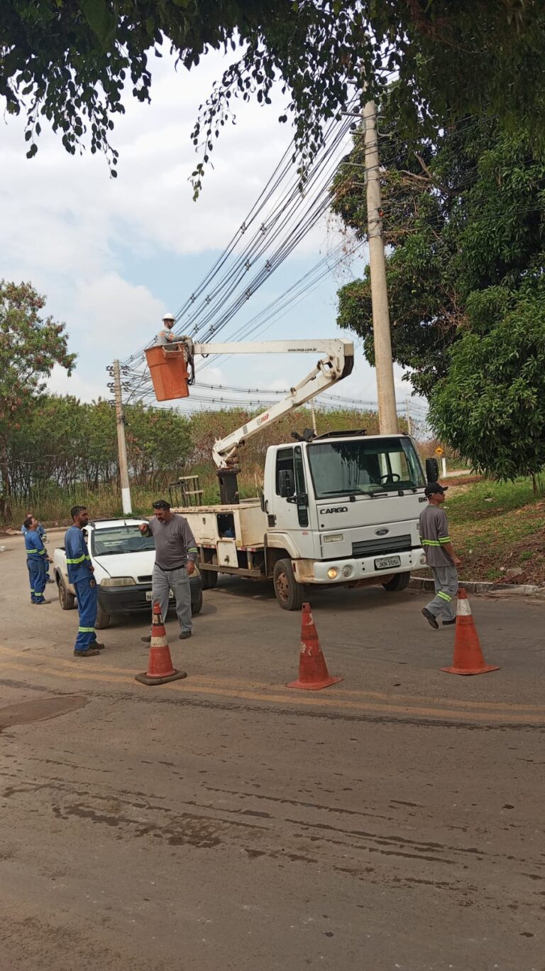 Valparaíso de Goiás moderniza rede de energia no acesso ao Pacaembu