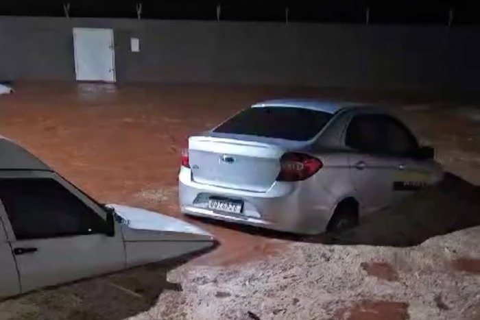 Chuva Forte em Valparaíso Deixa Rastro de Destruição: Casas Alagadas, Carros Arrastados e Famílias Desabrigadas