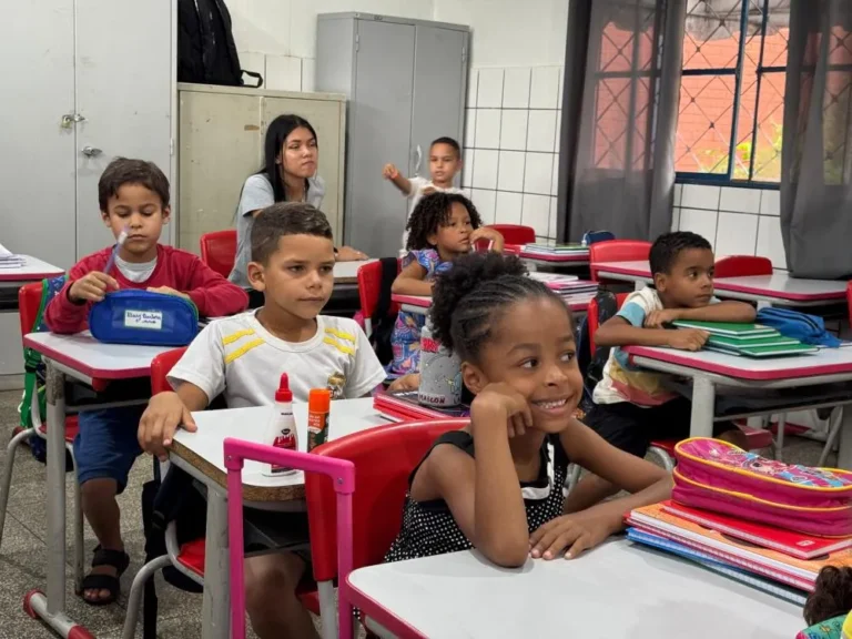 Luziânia Inicia Ano Letivo com Alunos do 6º Ano Sob Gestão Municipal