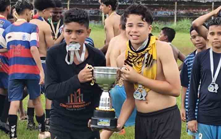 Joia do Sub-13 de Valparaíso, Goleiro Hector Muralha Brilha em Competição em Caldas Novas