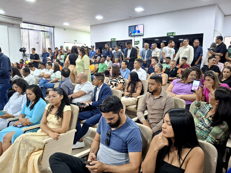 Valparaíso de Goiás Retoma Sessões na Câmara com Presença do Prefeito e Deputados