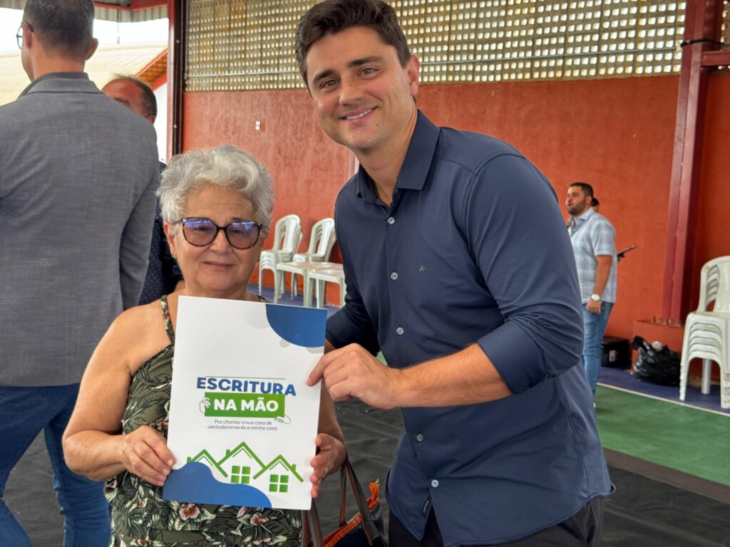 Luziânia Avança na Regularização Fundiária e Entrega 182 Escrituras