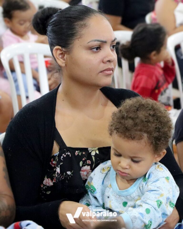 Valparaíso entrega quase 400 cartões do programa Mães de Goiás