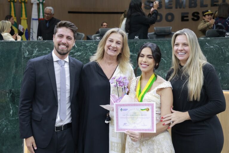 Dra. Zeli homenageia mulheres de Valparaíso com Comenda Berenice Artiaga