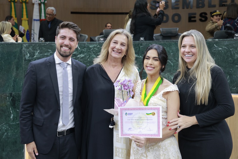 Dra. Zeli homenageia mulheres de Valparaíso com Comenda Berenice Artiaga