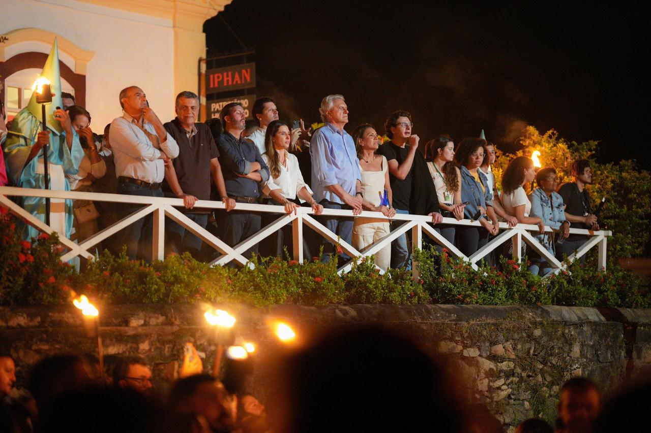 No momento, você está visualizando Procissão do Fogaréu Ilumina a Histórica Cidade de Goiás em Celebração de Fé e Tradição