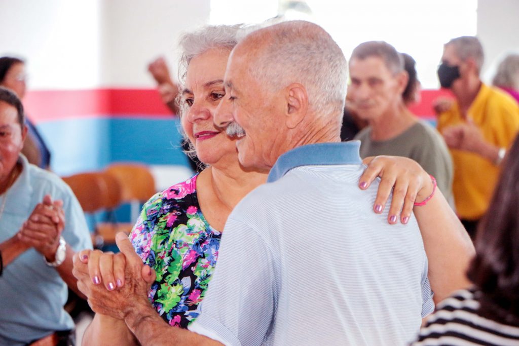 Prefeitura de Valparaíso Promove Baile da Melhor Idade para Uma Tarde de Confraternização e Bem-Estar
