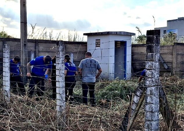 Polícia investiga ossada humana encontrada em terreno atrás da Câmara Municipal