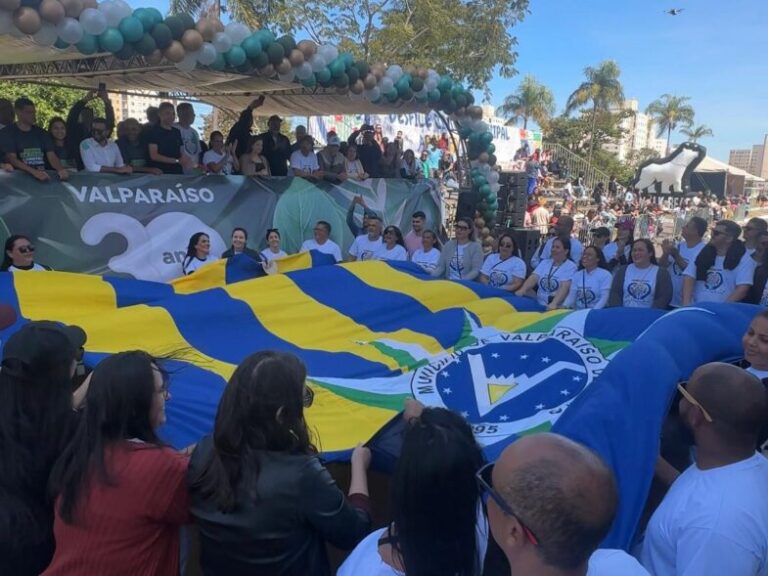 Valparaíso celebra 30 anos com desfile cívico “Acolher e Educar”
