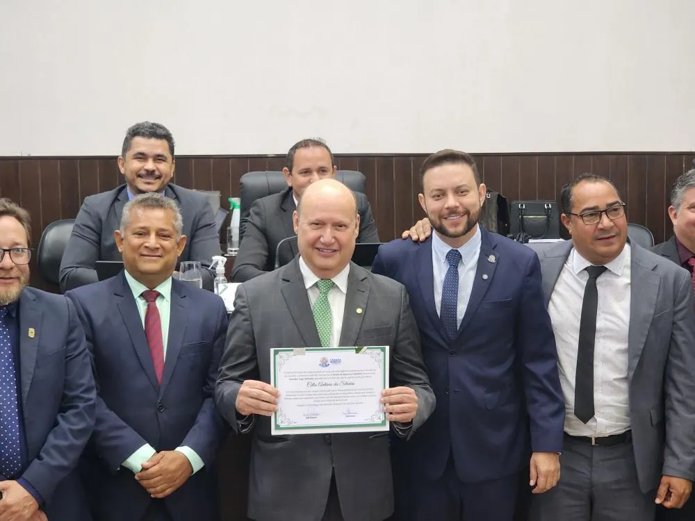 Câmara de Luziânia concede moção de aplausos ao deputado federal Célio Silveira