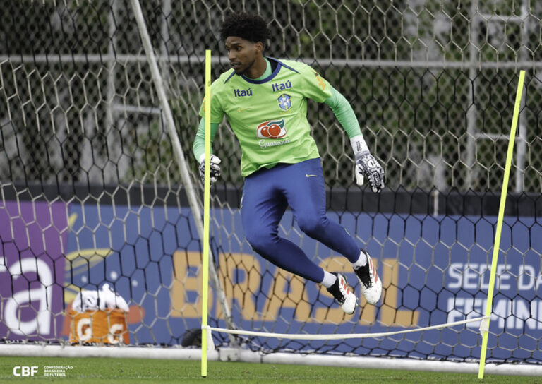 Ancelotti convoca Hugo Souza após hiato de sete anos para estreia na Seleção
