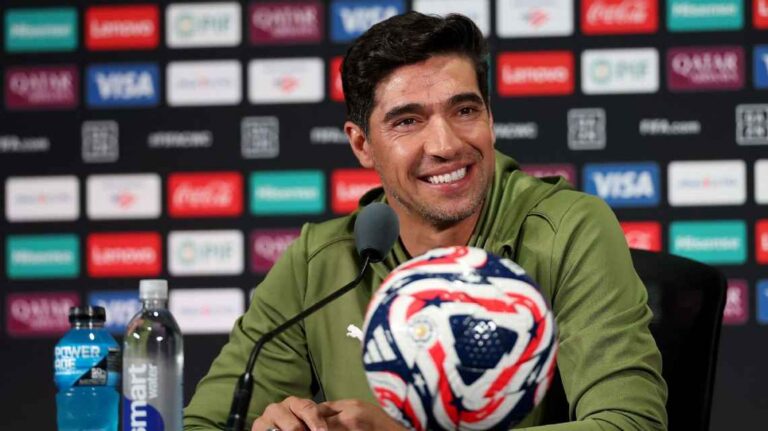 Abel Ferreira rebate rótulo de “lento” e enaltece competitividade do futebol brasileiro no Mundial