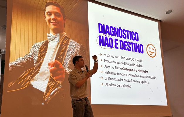 João Vitor de Paiva palestra sobre inclusão a profissionais de saúde em Luziânia