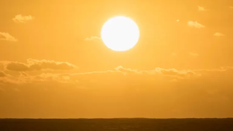 Domingo ensolarado em Valparaíso: mínima de 13 °C e máxima de 24 °C