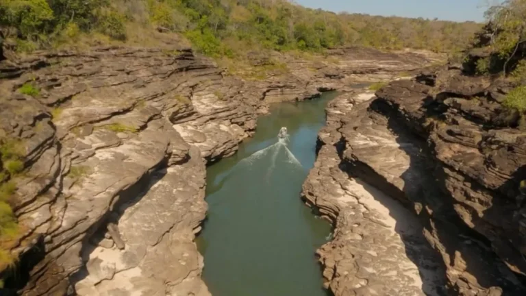 Leia mais sobre o artigo Cânions do Araguaia atraem turistas com paisagens deslumbrantes entre Goiás e MT