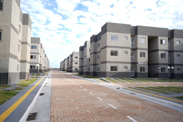 Leia mais sobre o artigo Goiás entrega 852 moradias em Valparaíso e 50 cartões do Aluguel Social em Bonópolis
