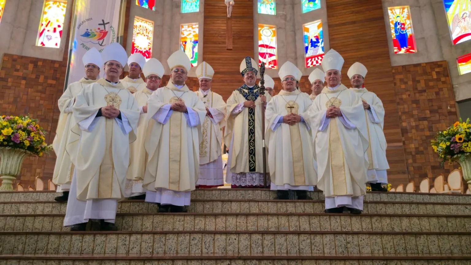 No momento, você está visualizando Posse de Dom Francisco Damascena atrai milhares em Luziânia