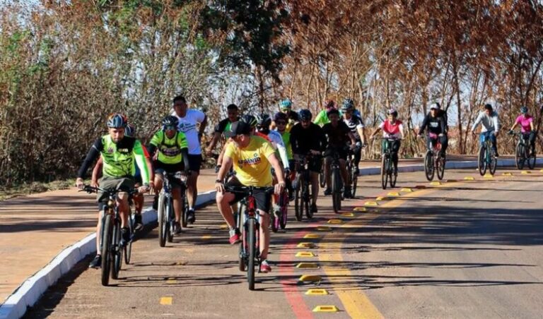 Leia mais sobre o artigo Valparaíso de Goiás inaugura primeira ciclofaixa com passeio “Val de Bike”