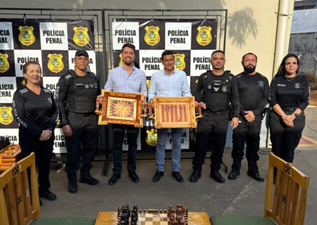 Prefeito e vice de Valparaíso visitam complexo industrial prisional em Aparecida de Goiânia