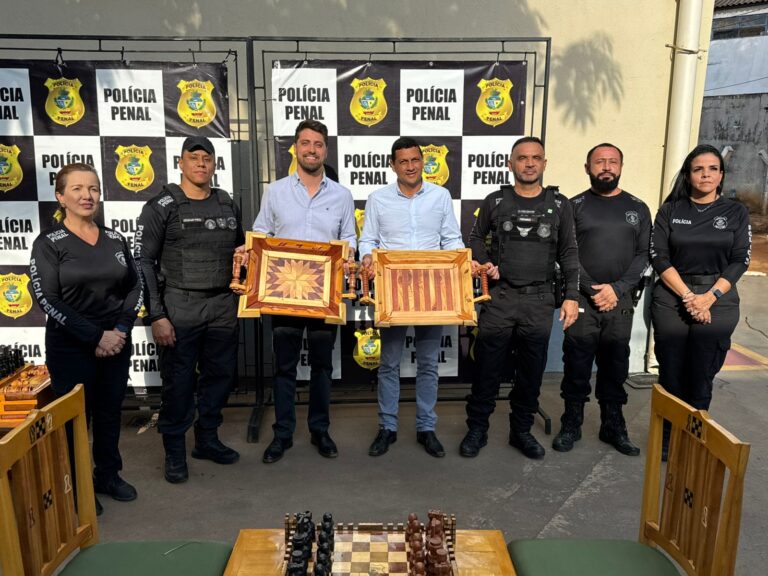 Leia mais sobre o artigo Prefeito e vice de Valparaíso visitam complexo industrial prisional em Aparecida de Goiânia