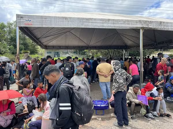 Leia mais sobre o artigo Fluxo de migrantes venezuelanos na fronteira dobra após eleições de Maduro