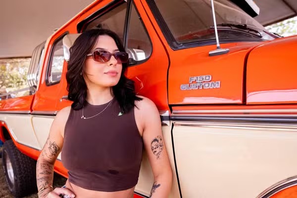 Leia mais sobre o artigo Ana Castela ganha Ford F-150 Custom de 1978 antes de show em Barretos