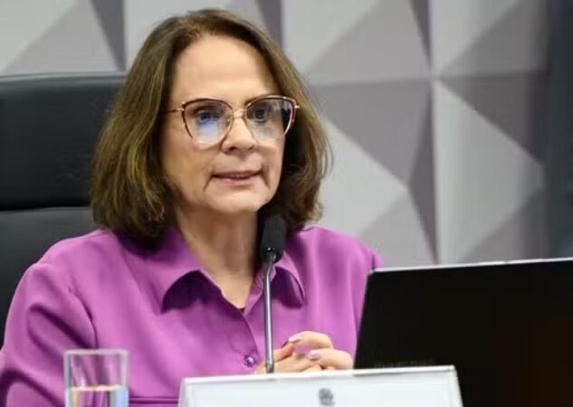 Damares Alves anuncia diagnóstico precoce de câncer de mama