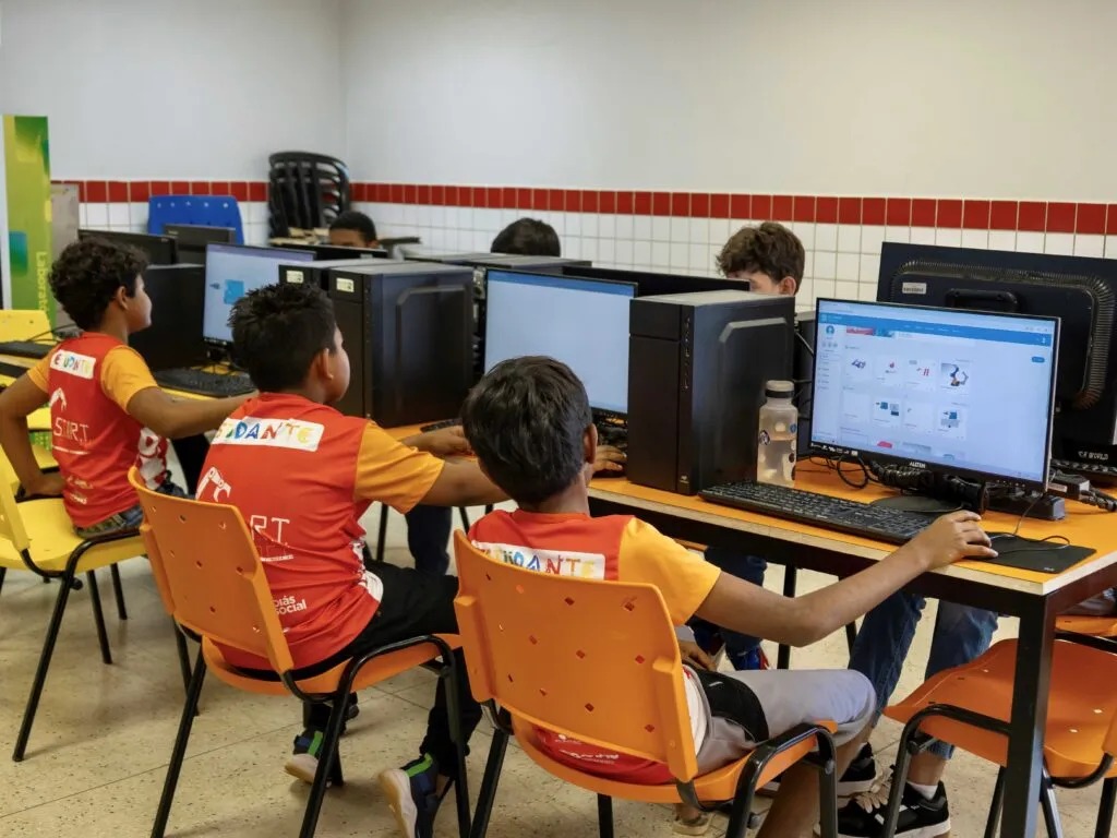 No momento, você está visualizando Inscrições até 23/9: IFG oferece 820 vagas em curso gratuito de robótica em 17 cidades de Goiás